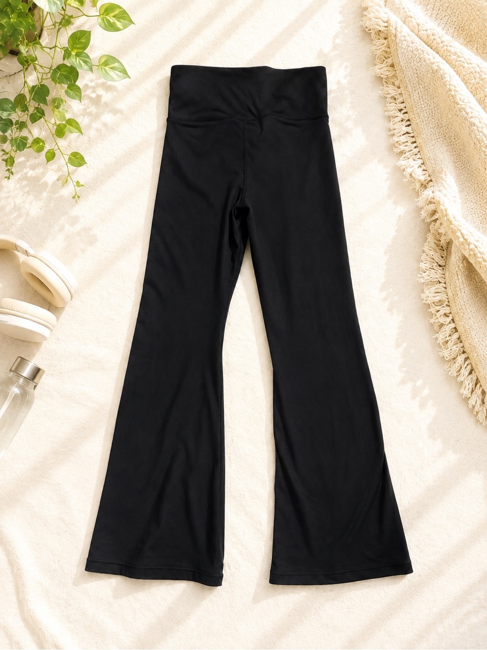 PacSun Black Flare Leggings
Size M - Picture 3 of 4
